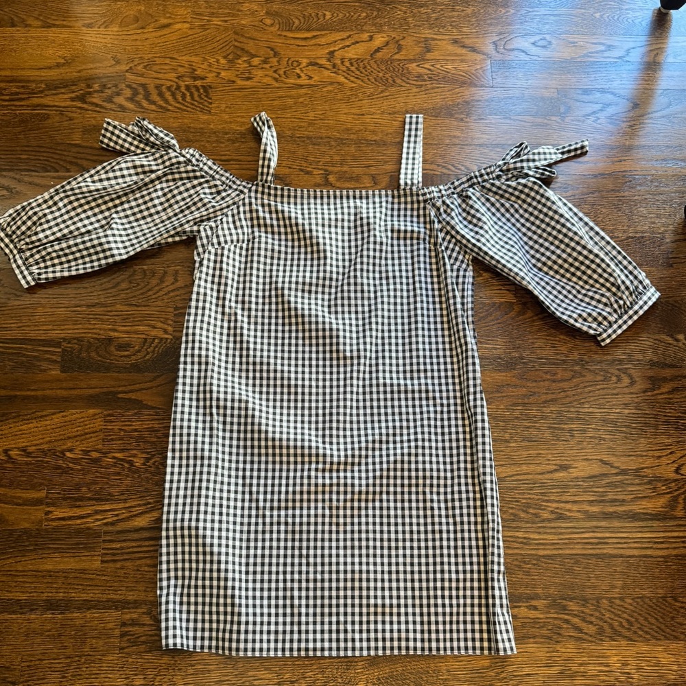 black and white bow sleeve dress
